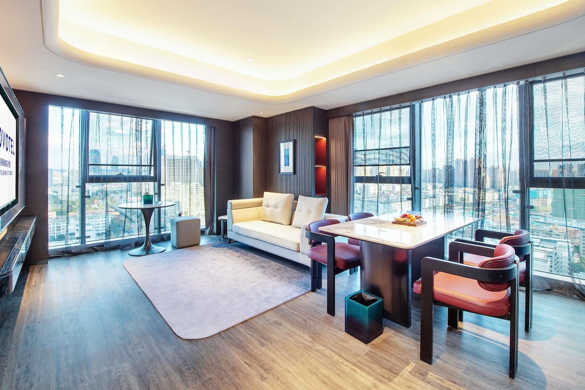 Superior Suite, 1 King Bed