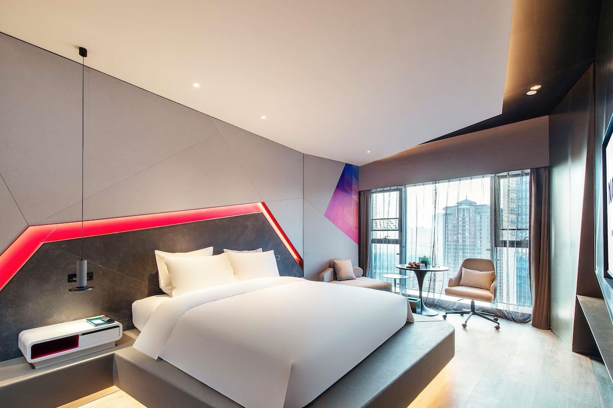 Deluxe Room, 1 King Bed