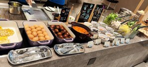 Daily buffet breakfast for a fee - Pullman Taizhou Shenxianju  (Taizhou)