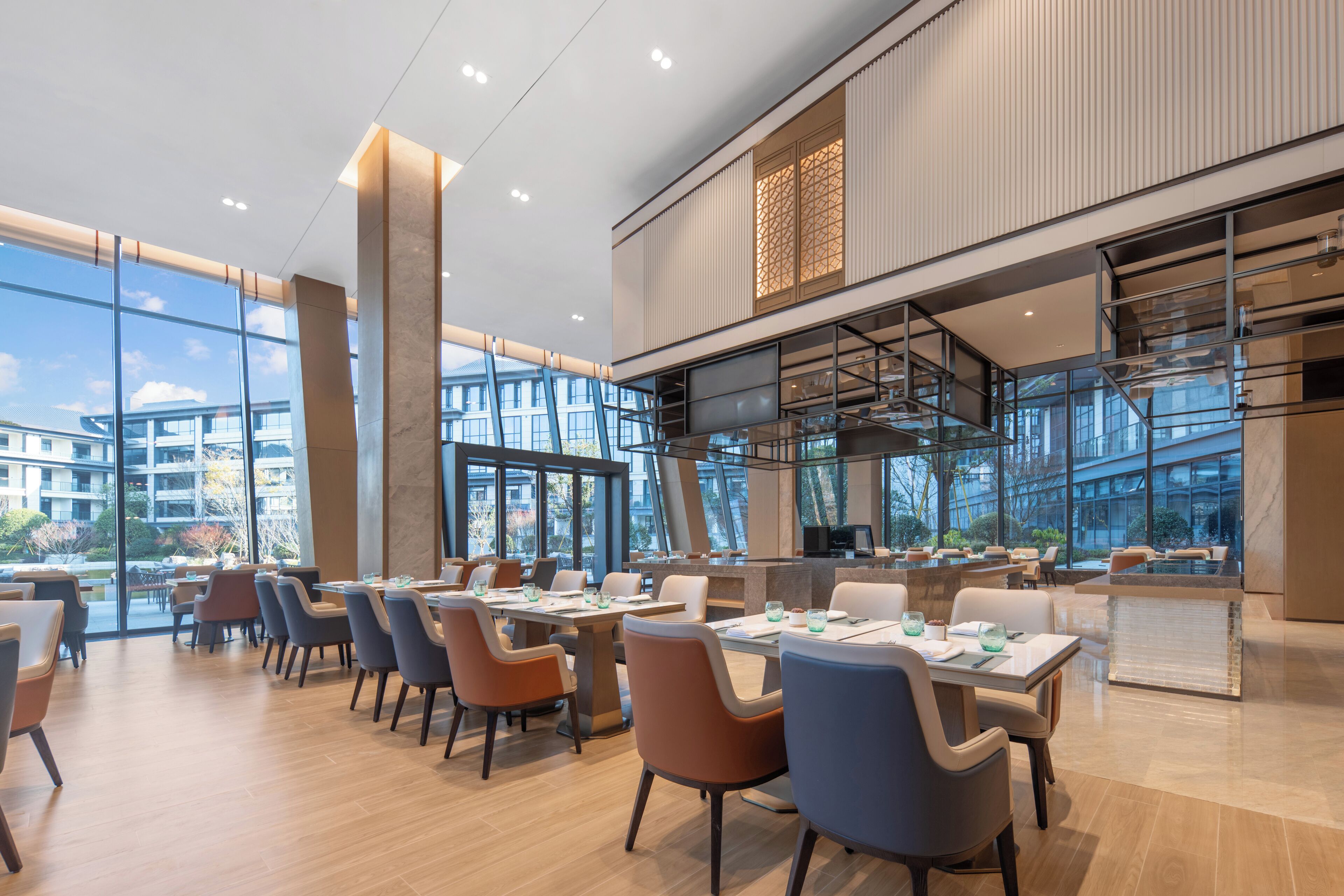 2 restaurants, breakfast, lunch, dinner served; Chinese cuisine