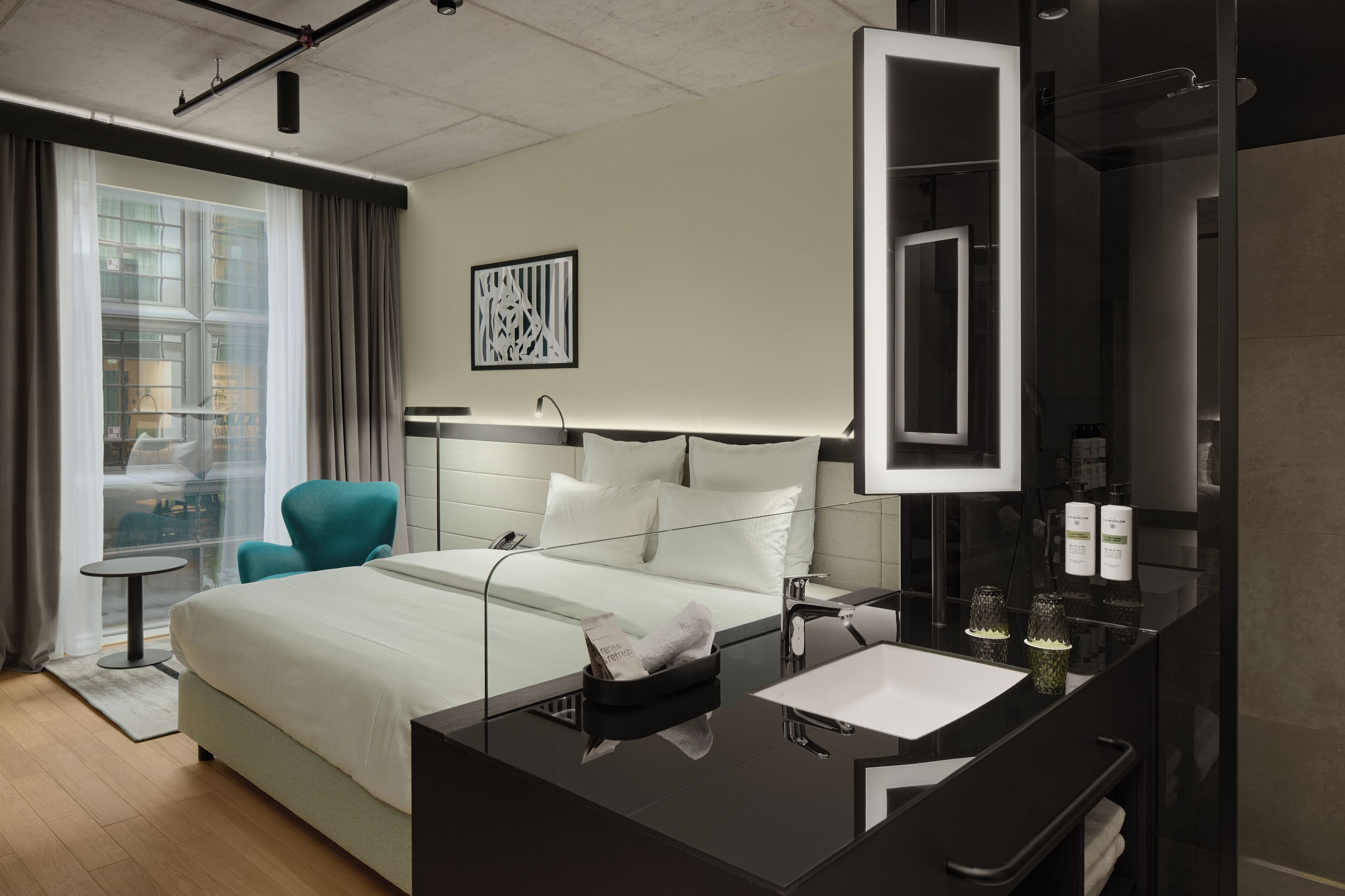 Standard Room, 1 King Bed | Bathroom