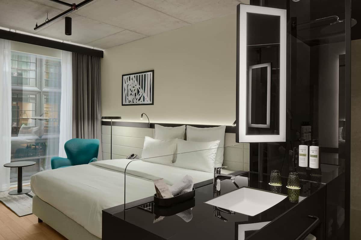 1 bedroom, premium bedding, down comforters, memory foam beds