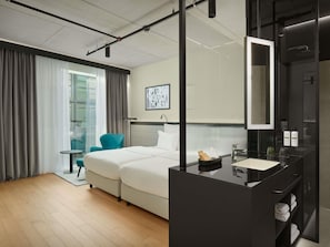 Premium bedding, down comforters, memory foam beds, minibar - Pullman Zagreb (Zagreb)