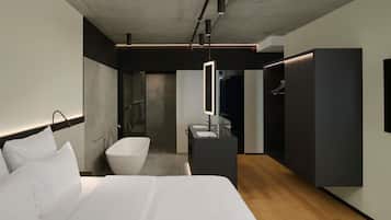Suite – superior, 1 kingsize-seng | Sengetøy av topp kvalitet, dundyner, memory foam-senger og minibar