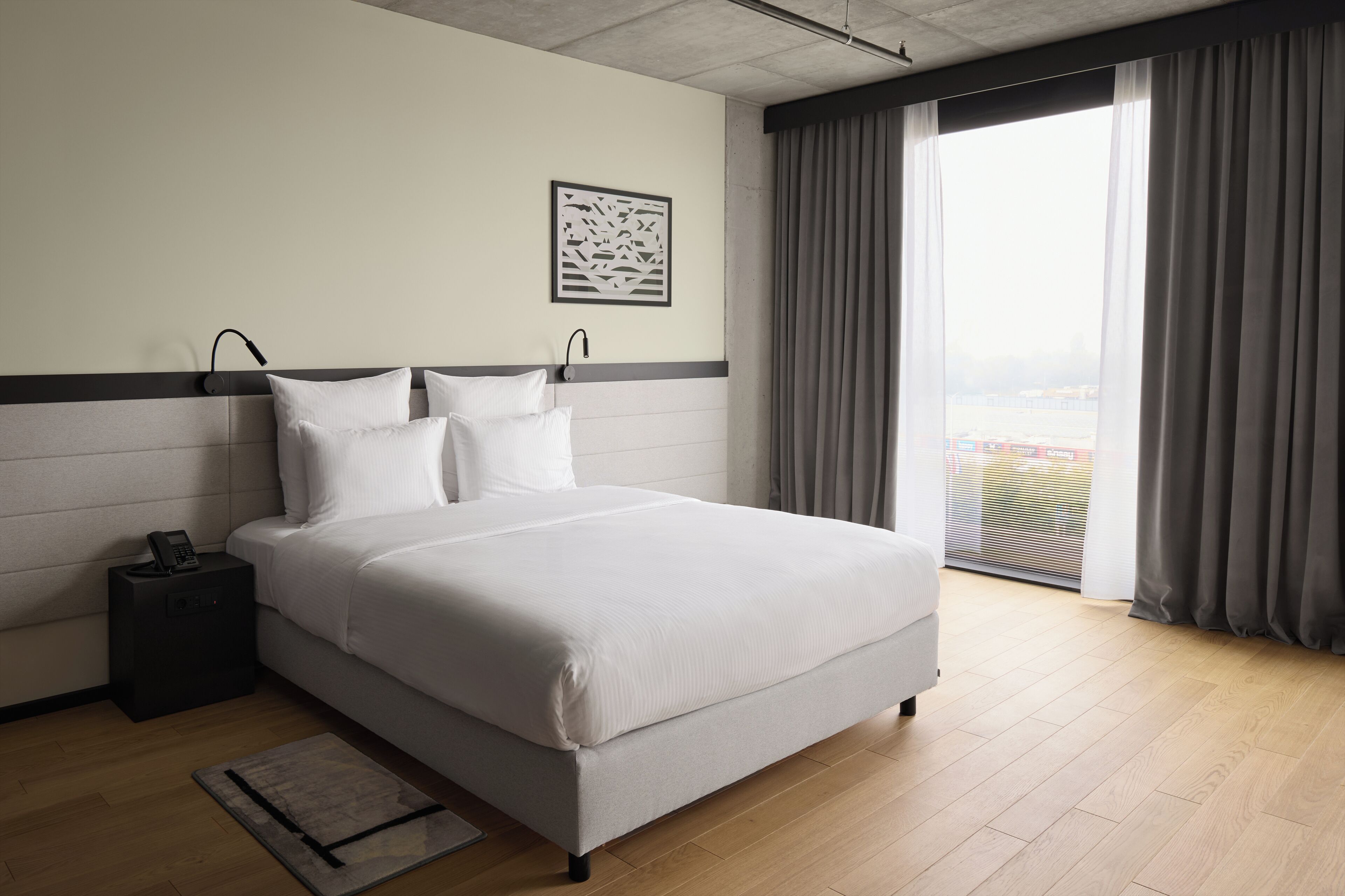 Rom – superior, 1 kingsize-seng | Sengetøy av topp kvalitet, dundyner, memory foam-senger og minibar