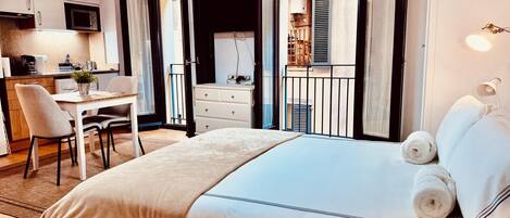 1 dormitorio, tabla de planchar con plancha, wifi gratis y ropa de cama