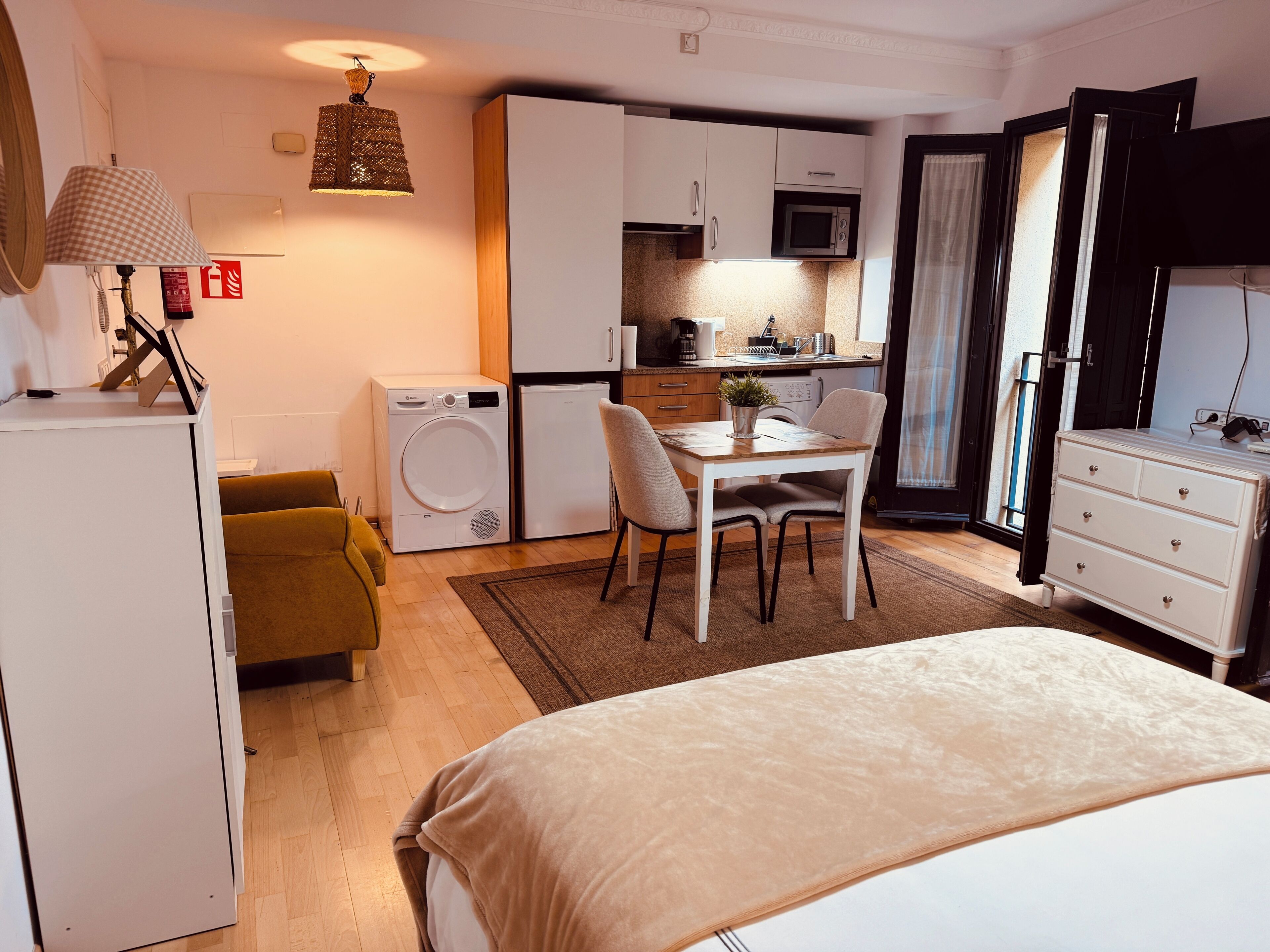 1 dormitorio, tabla de planchar con plancha, wifi gratis y ropa de cama