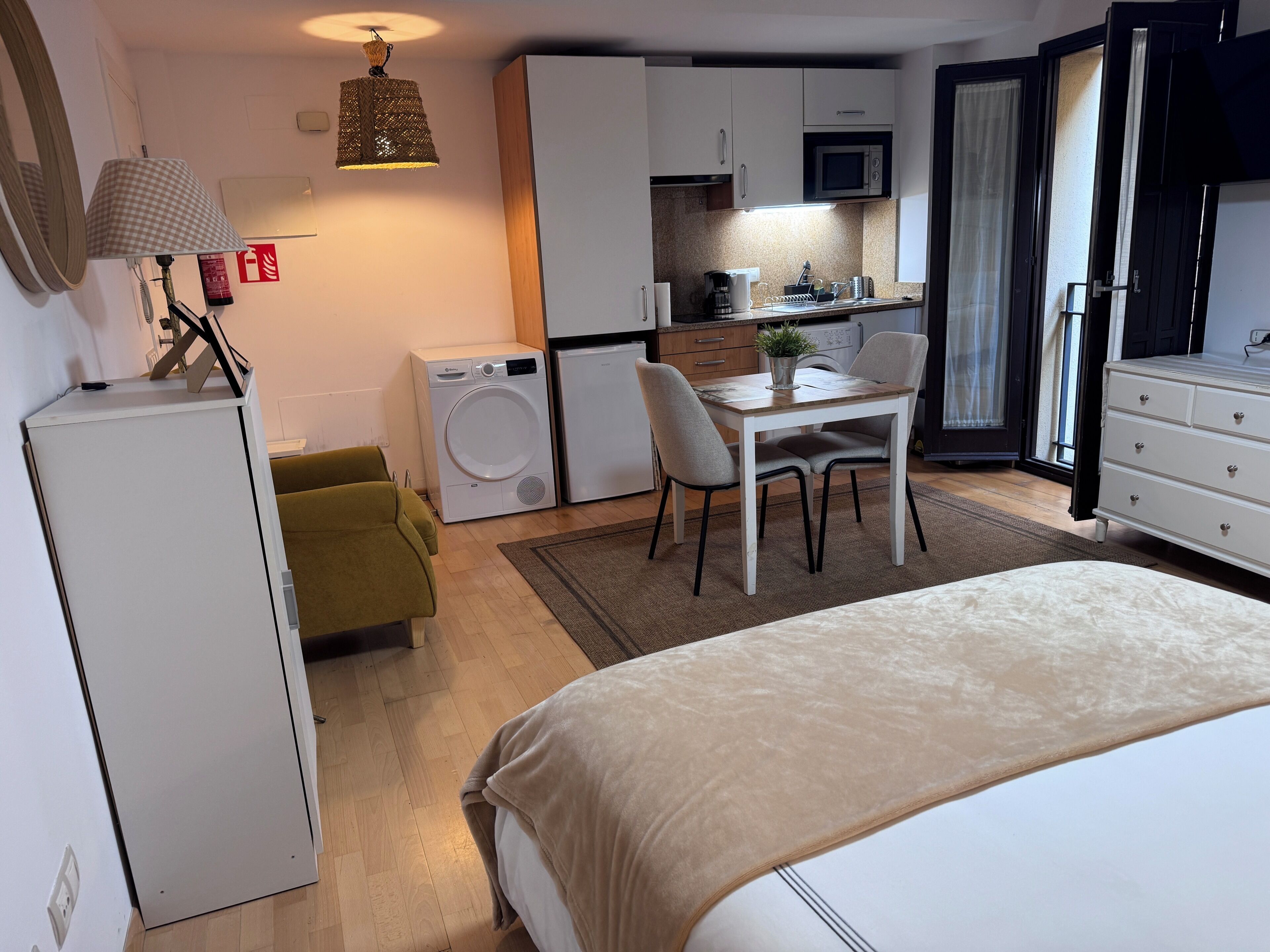 1 dormitorio, tabla de planchar con plancha, wifi gratis y ropa de cama