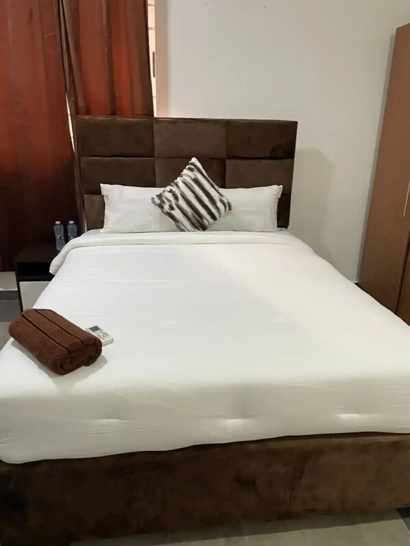 1 غرفة نوم ومكواة/لوح كي وواي فاي وملاءات أسرّة