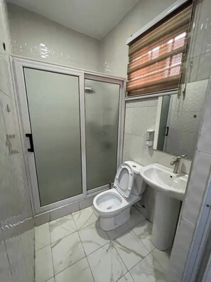 Towels, soap - Cozy Studio with Pool & Gym! (Ghana)