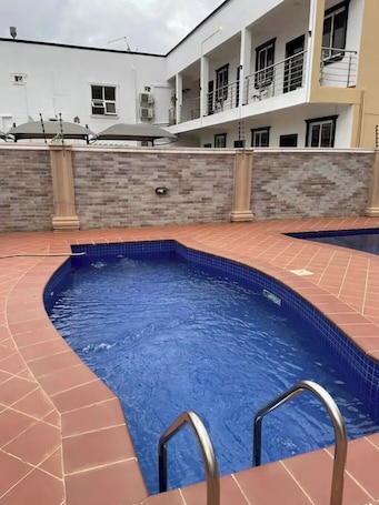 Pool. Cozy Studio with Pool & Gym!