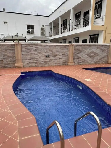 Cozy Studio with Pool & Gym!