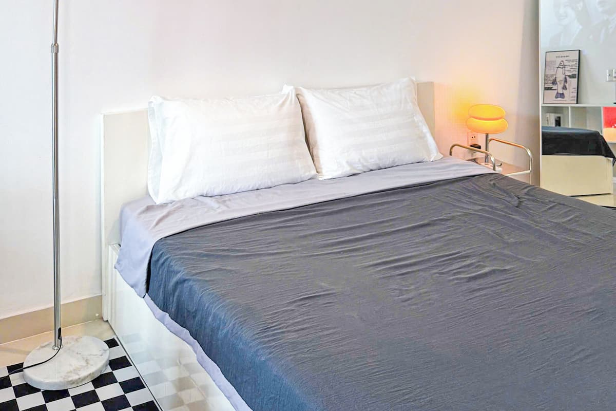 Studio Deluks, balkon, pemandangan kota | Tirai kedap cahaya, Wi-Fi gratis, dan seprai linen