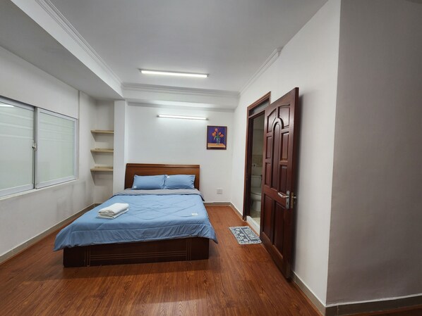 Quarto casal superior, vista para a cidade | Cortinas blackout, Wi-Fi de cortesia, roupa de cama