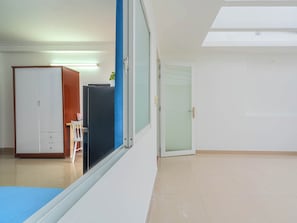 Habitación doble, balcón | Cortinas blackout, wifi gratis y ropa de cama 