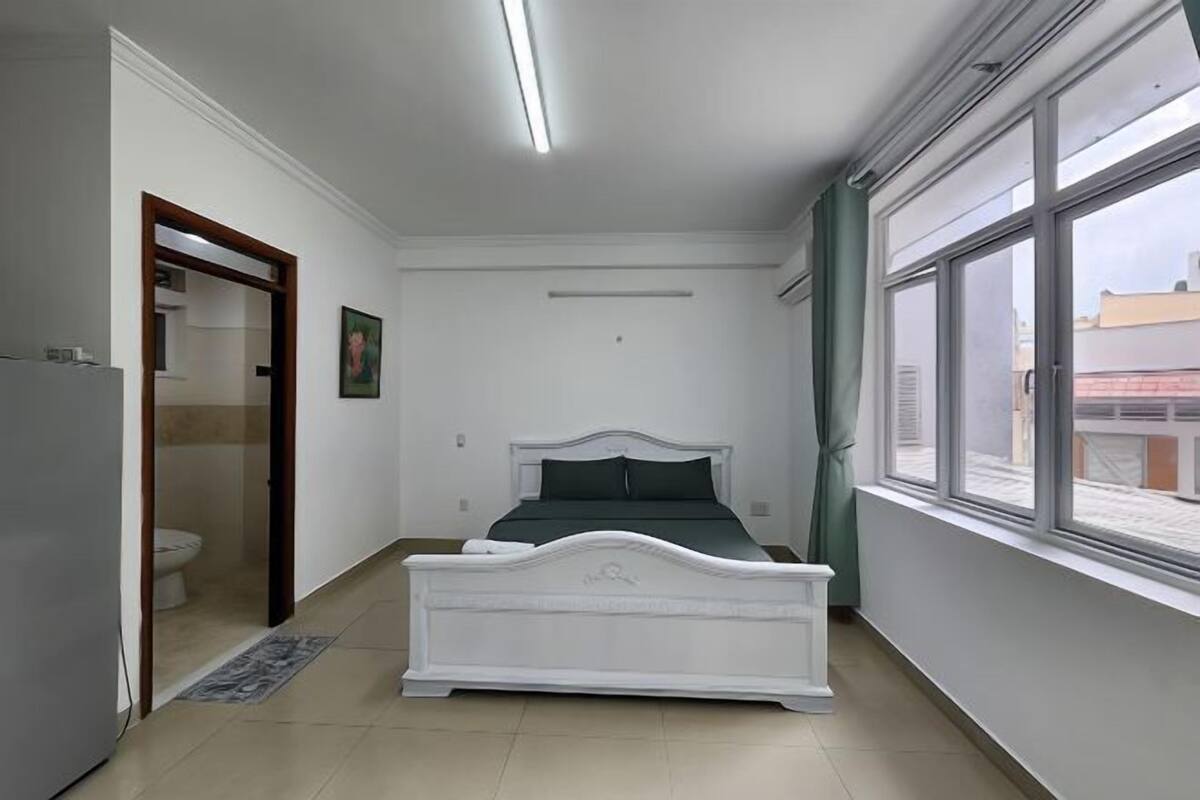 Mørklægningsgardiner, gratis Wi-Fi, sengetøj