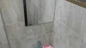 Economy Single Room, City View | Bathroom | Towels, soap, shampoo, toilet paper