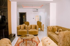 Apartment, 3 Bedrooms, Courtyard View, Ground Floor | Living area - Ayahs Court (Abuja)