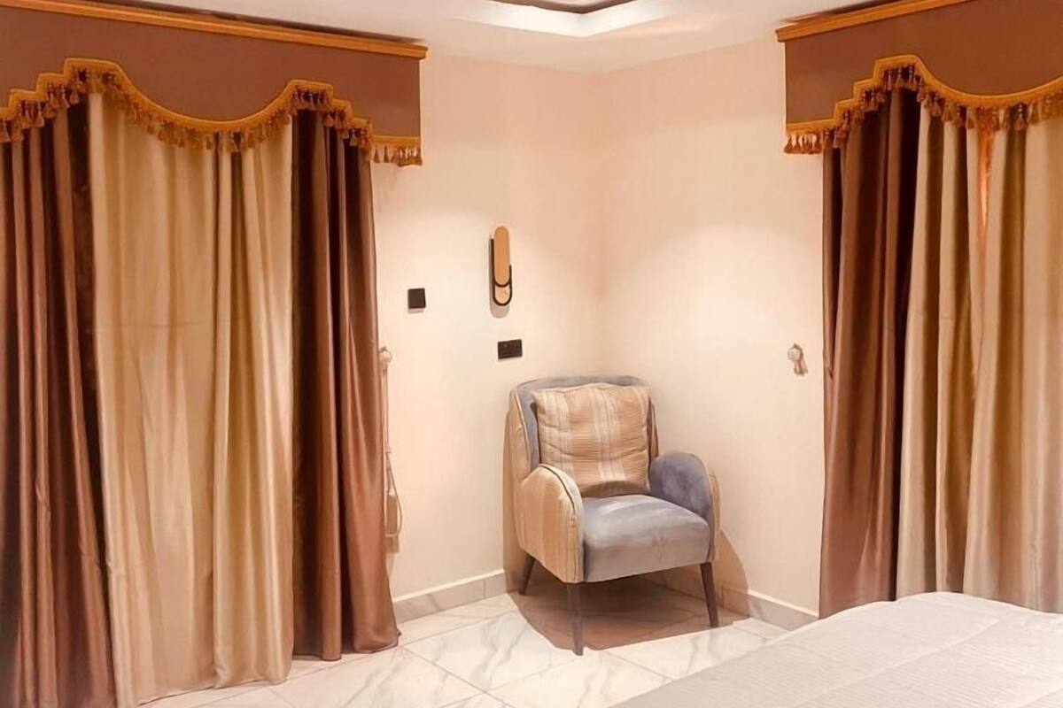 Apartamento, 3 habitaciones, cocina, vistas a la piscina | Tabla de planchar con plancha y wifi gratis