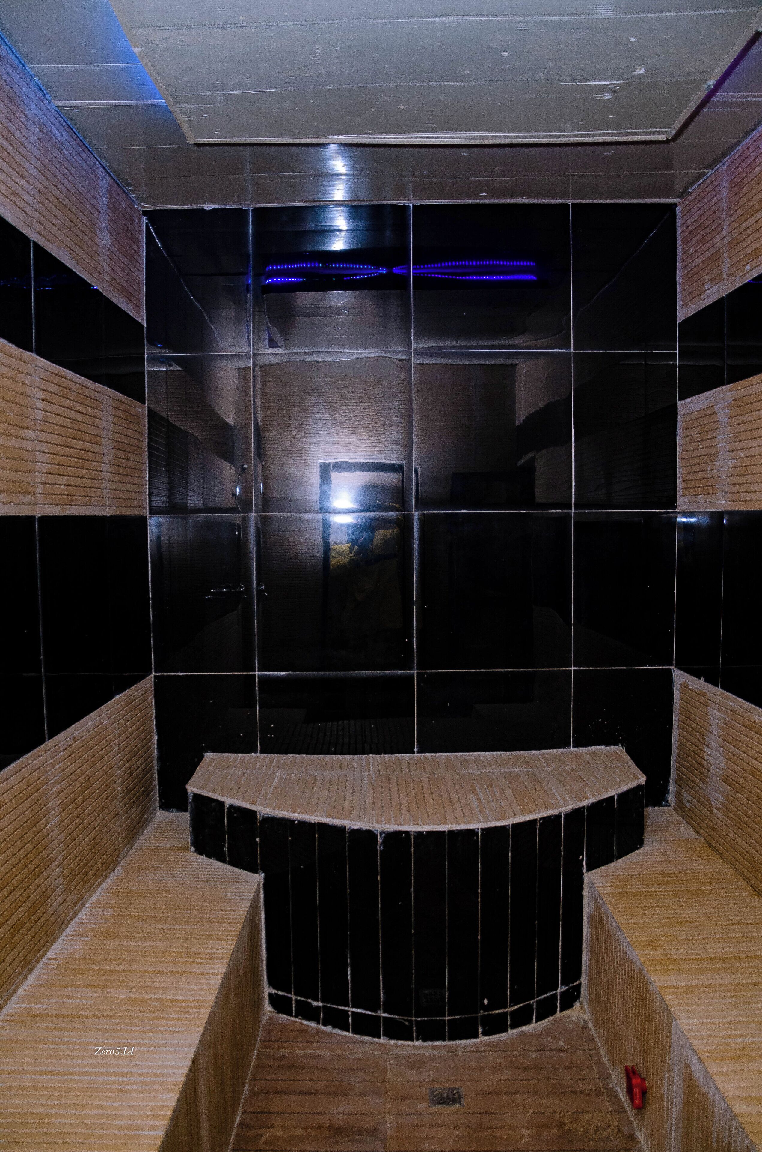 湿蒸房、深层组织按摩、按摩服务