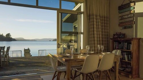 Lakefront Oasis | Spa Pool, Kayaks + Amazing Views