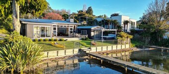 Lakefront Oasis - Jetty, Hot Tub & Kayaks