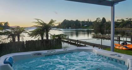 Lakefront Oasis | Spa Pool, Kayaks + Amazing Views