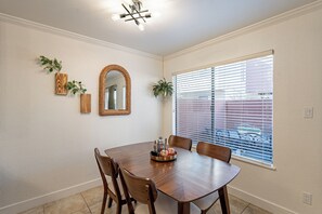 Dining - Sublime 2 Bd 2 ba Old Town Condo (Scottsdale)