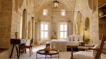 Deluxe Room, Courtyard View | In-room safe, soundproofing, free WiFi, bed sheets