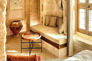 Caja de seguridad en la habitación y sistema de insonorización 