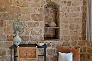 Caja de seguridad en la habitación y sistema de insonorización 