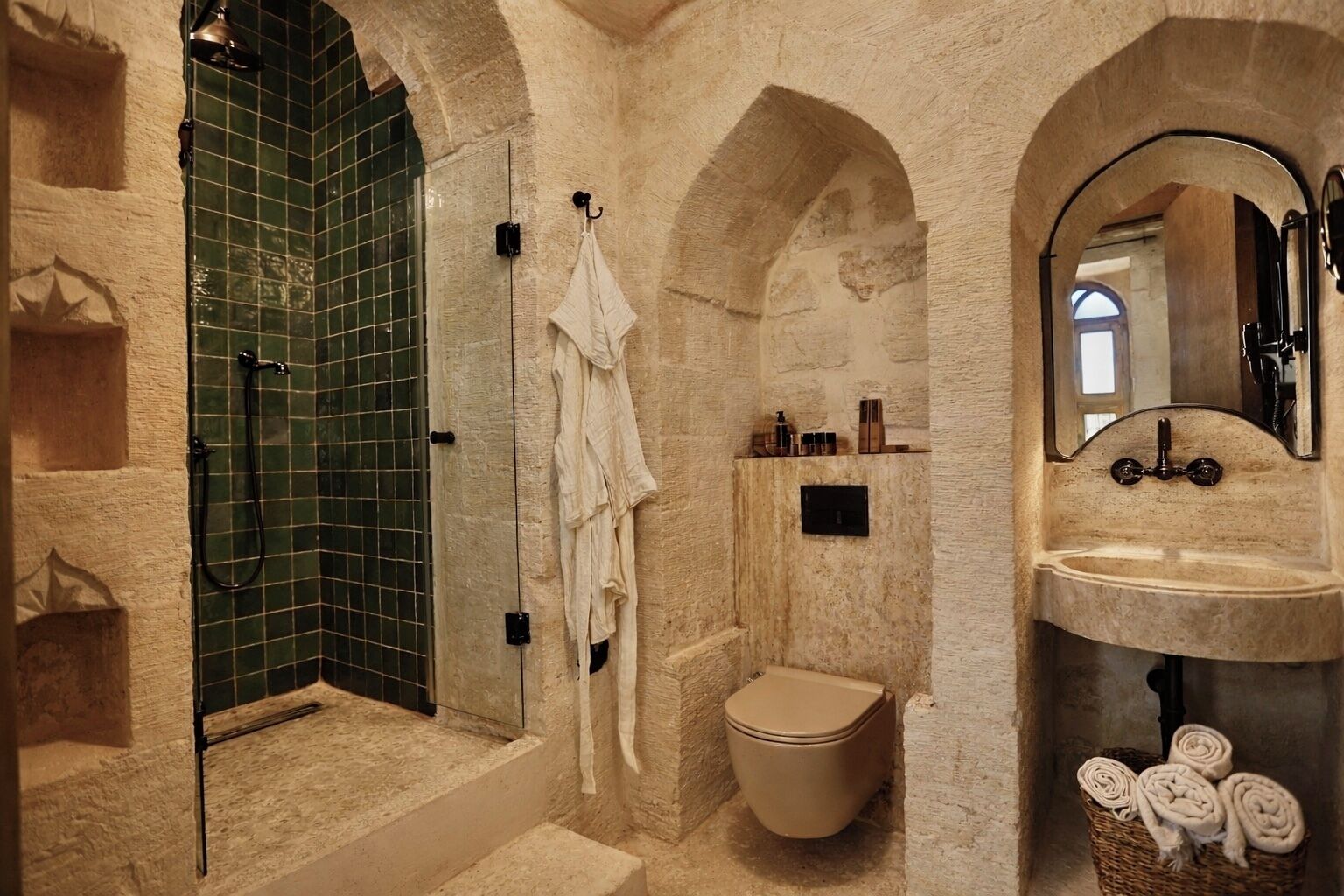 Deluxe Double Room, Private Bathroom, Courtyard View | Bathroom | Hair dryer, slippers