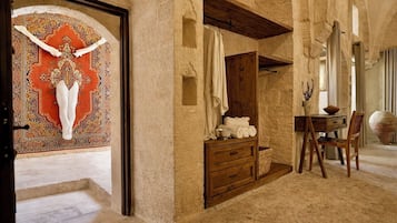 Caja de seguridad en la habitación y sistema de insonorización