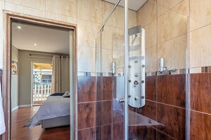 Superior Room | Bathroom