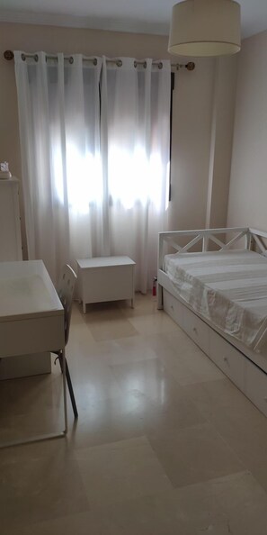2 bedrooms, iron/ironing board, WiFi, bed sheets