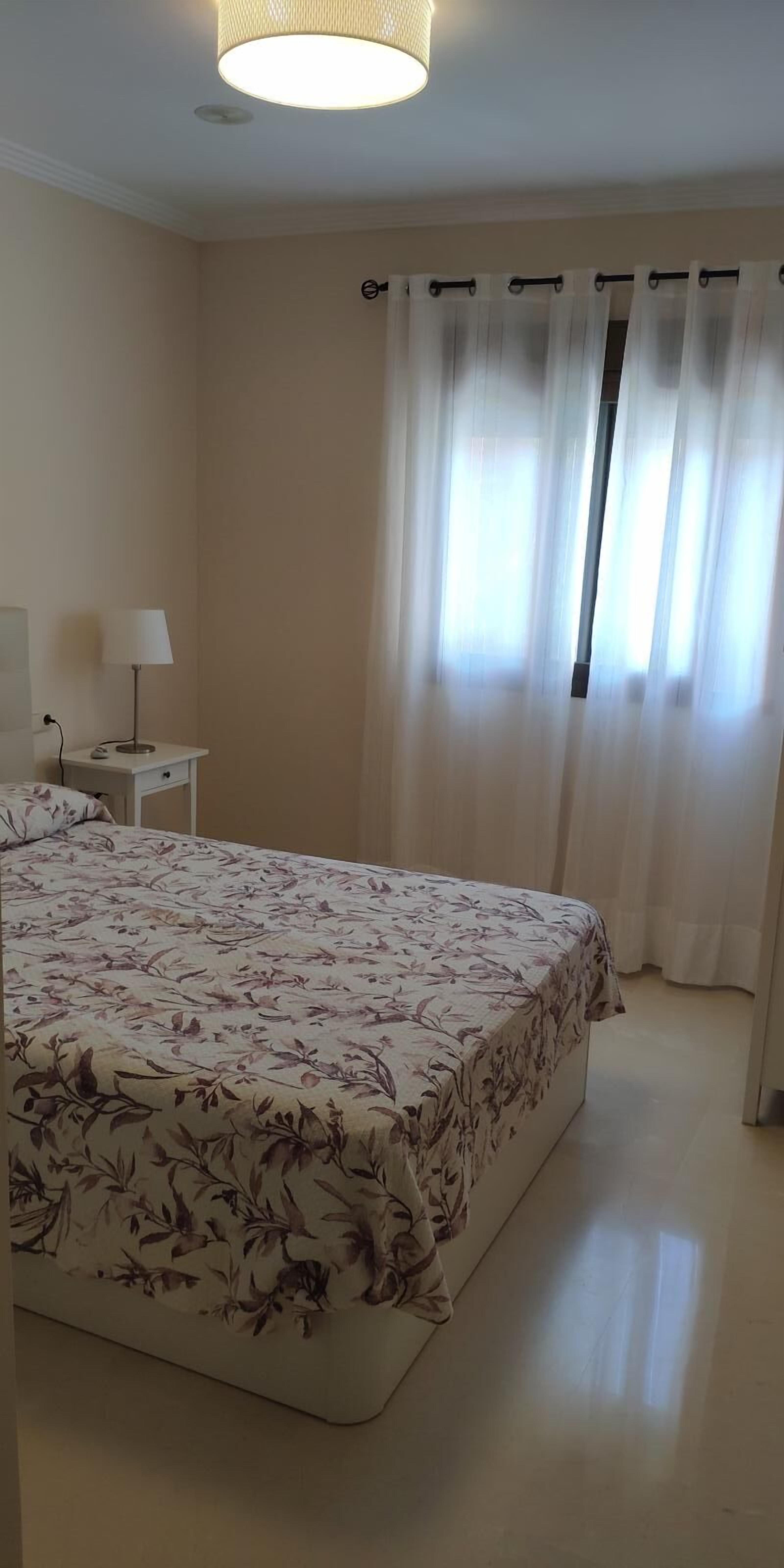 2 slaapkamers, een strijkplank/strijkijzer, wifi, beddengoed