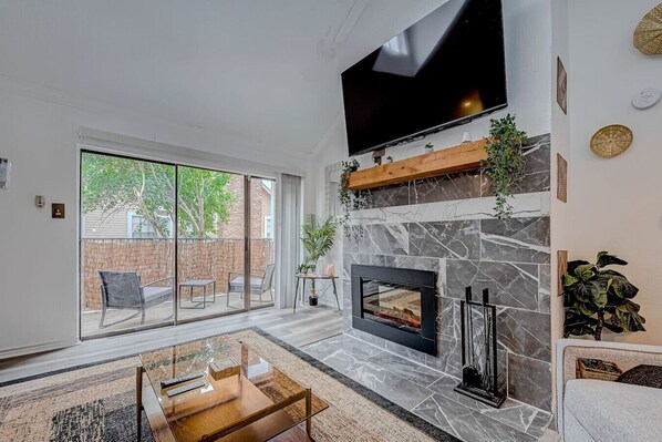 TV, fireplace - Upscale 1BR Condo in Med Center (Houston)