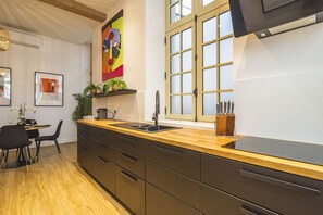 Kylskåp, mikrovågsugn, ugn och diskmaskin
