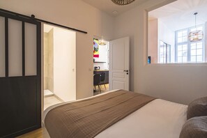 1 slaapkamer, een bureau, wifi, beddengoed