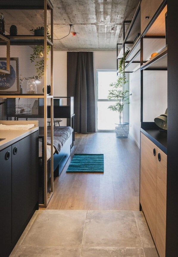 Desk, laptop workspace, free WiFi - MILESTONE Carcavelos Lombos (Cascais)