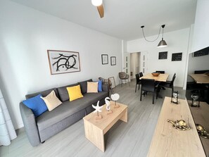 TV, video library - PUSHE Playa Granada Beach & Golf 12 (Motril)