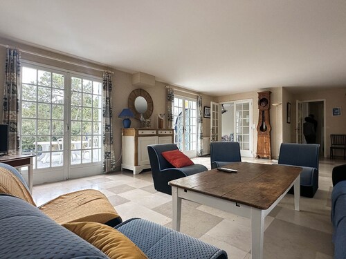 Spacious villa with pool and garden for 15 ppl.