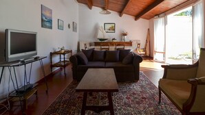 TV - Single-story house 4 rooms near sea, 6 people, patio (La Palmyre)