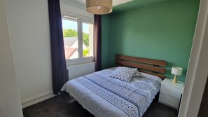 2 bedrooms, free WiFi, bed sheets - Maison Rénovée Zone Débarquement Normandie. À 100m D'un Étang. Animaux Acceptés (Fontenay Le Pesnel)