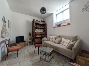 TV - Charming Village House in Collioure, Near Beach (Collioure)