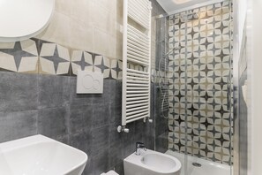 Apartment | Bathroom | Bidet - Duplex Sant'Antonio by Wonderful Italy (Ostuni)