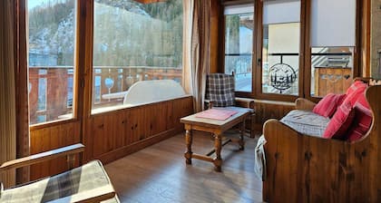 Chalet for 9, garage and balcony close to slopes