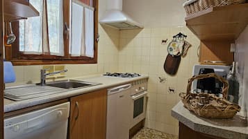 Réfrigérateur, micro-ondes, four, lave-vaisselle