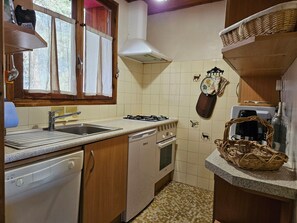 Réfrigérateur, micro-ondes, four, lave-vaisselle