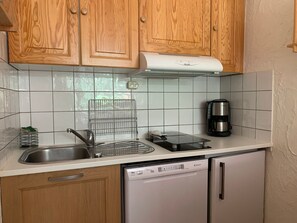 Fridge, microwave, stovetop, dishwasher - Bright studio for 5, south-facing balcony, center of resort (Pra-Loup)